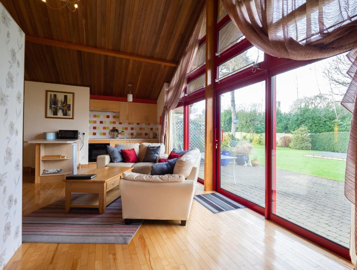 Surlingham Lodge Studio Large Family Cottage 노리치 외부 사진
