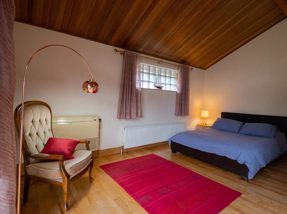 Surlingham Lodge Studio Large Family Cottage 노리치 외부 사진