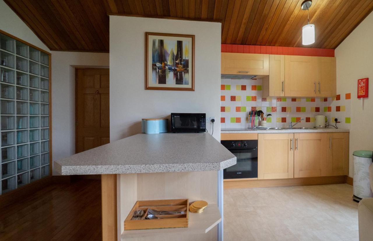 Surlingham Lodge Studio Large Family Cottage 노리치 외부 사진