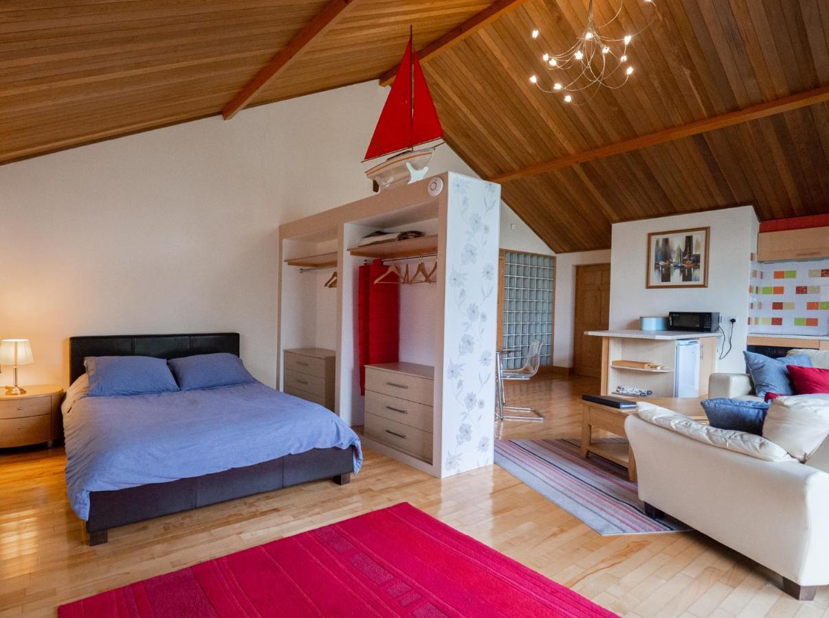 Surlingham Lodge Studio Large Family Cottage 노리치 외부 사진