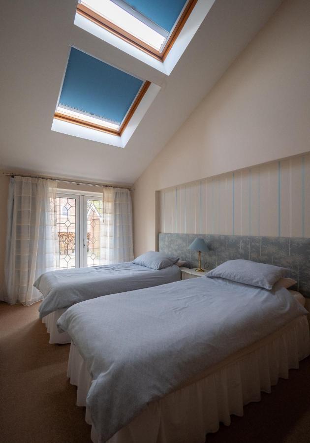 Surlingham Lodge Studio Large Family Cottage 노리치 외부 사진