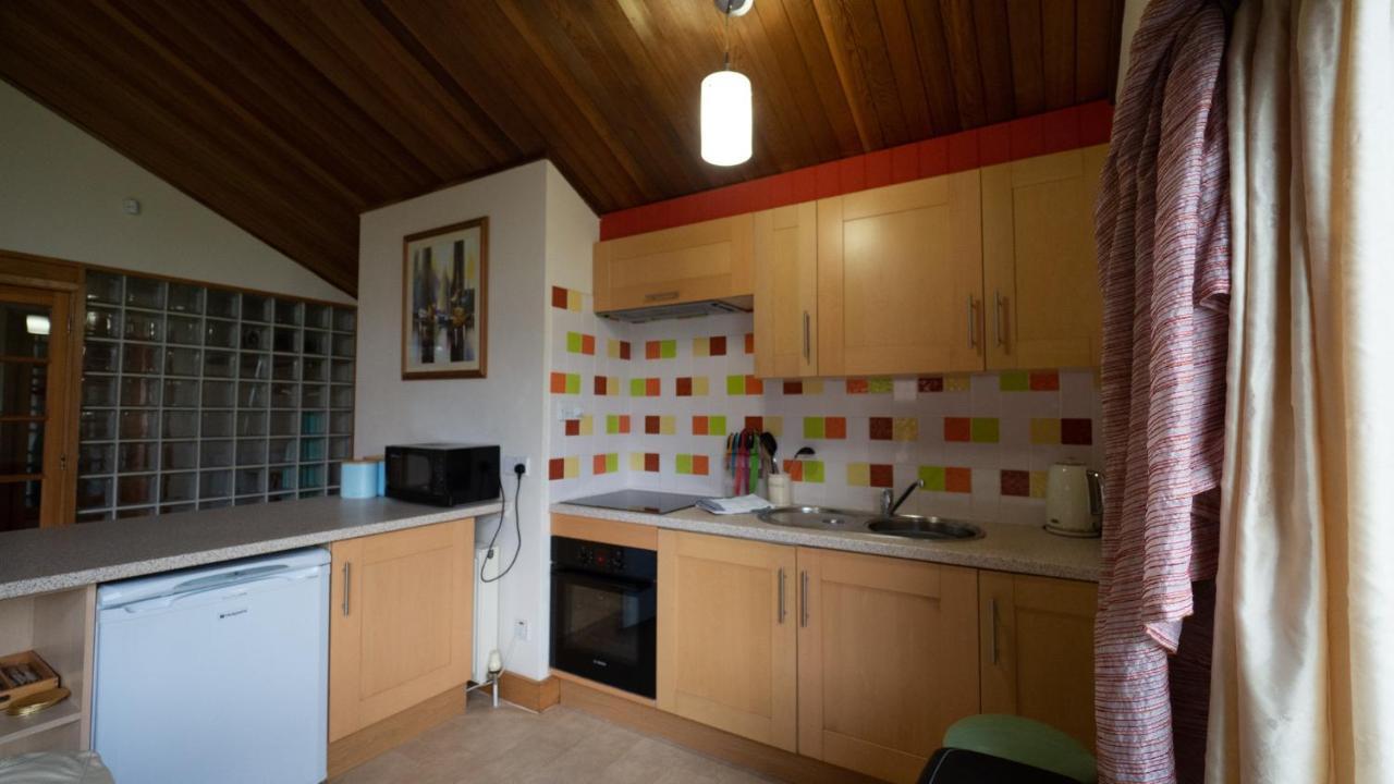 Surlingham Lodge Studio Large Family Cottage 노리치 외부 사진