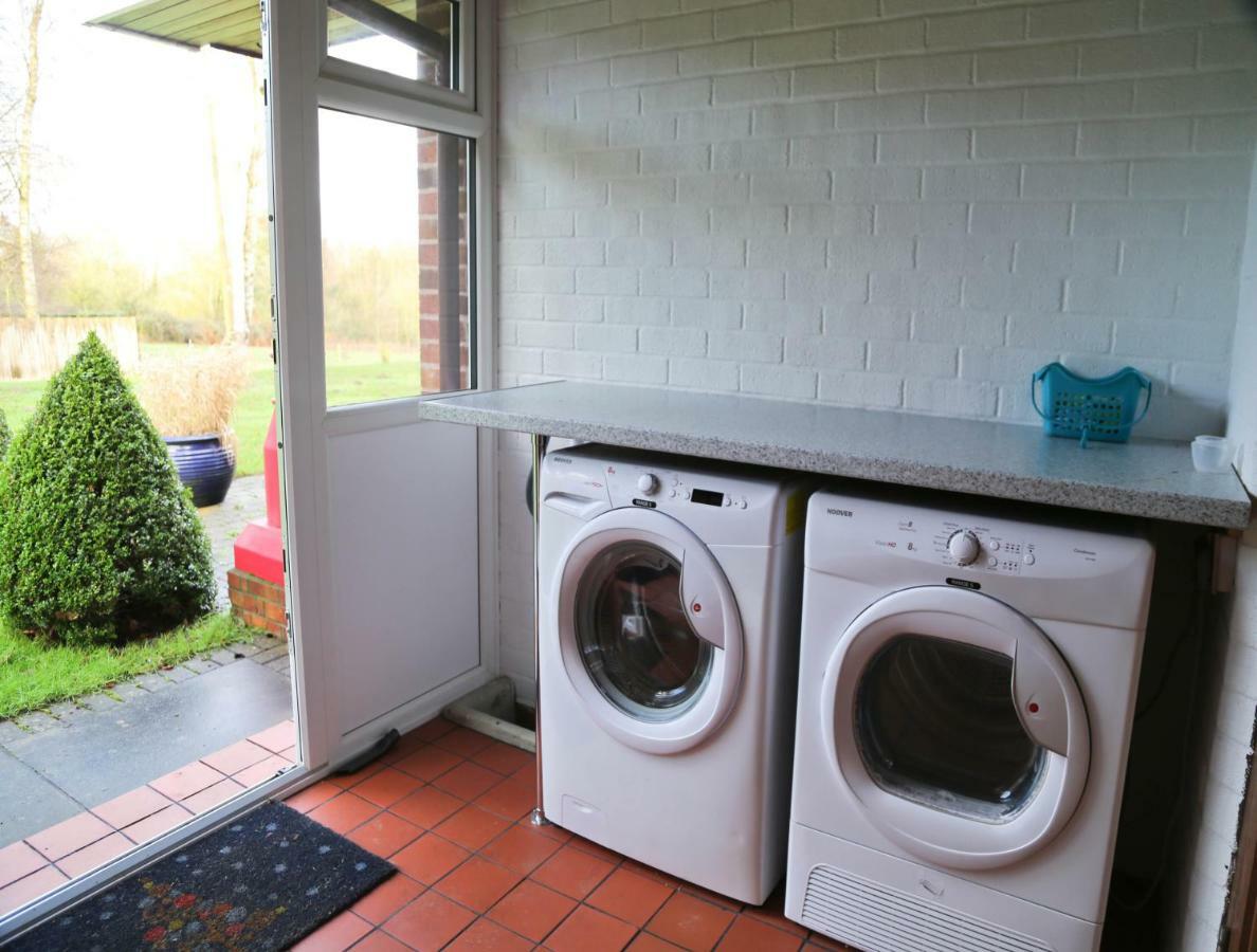 Surlingham Lodge Studio Large Family Cottage 노리치 외부 사진